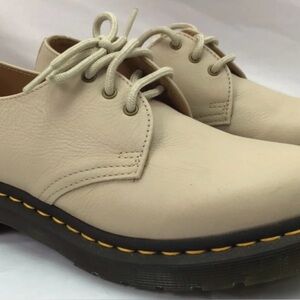 Brand New without box Dr Martens Cream Leather Shoes